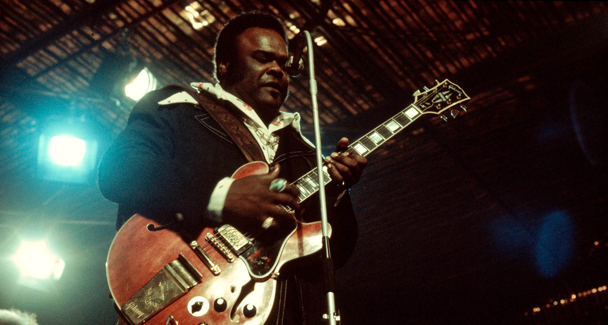 Freddie King in his pomp, playing a Gibson ES-355TDC